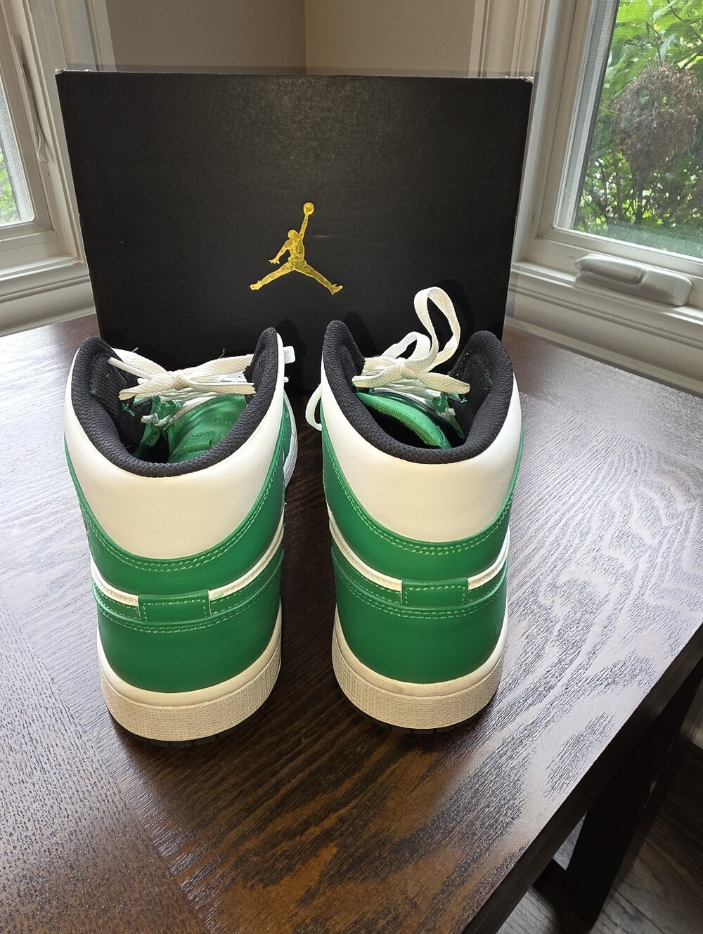 Nike Air Jordan 1 Mid 'Lucky Green' Spring 2023 - Picture 3 of 10